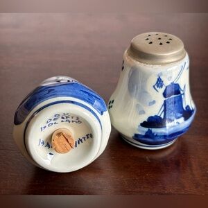 Delft Salt/Pepper Shakers - Vintage, Hand Painted Ceramic from Holland.